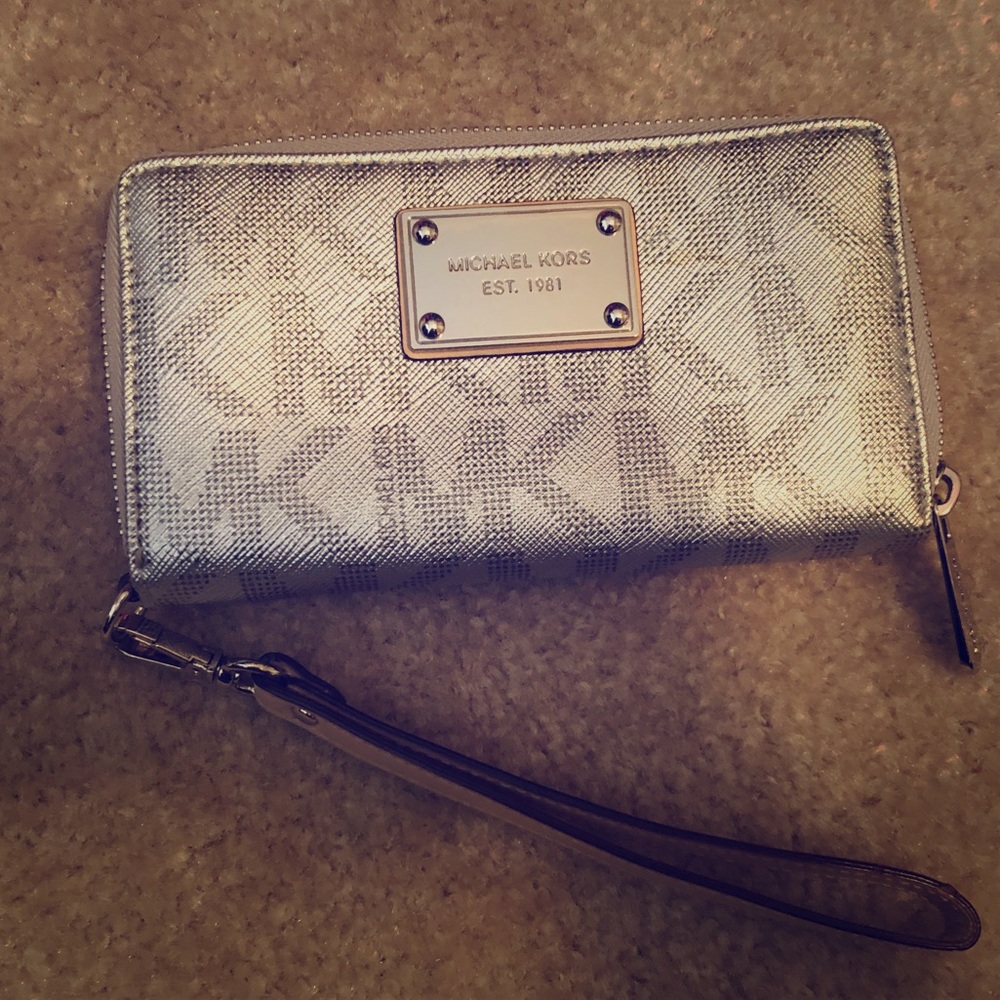 Micheal Kors small wristlet